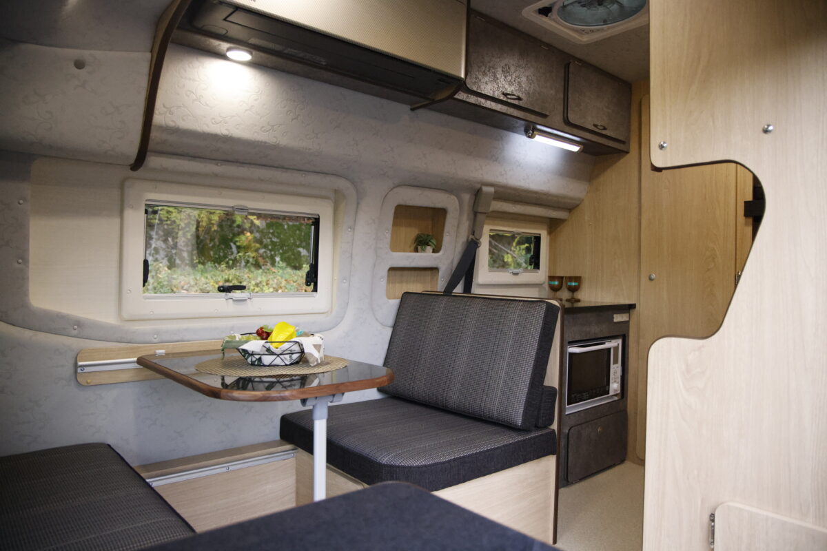 シックな印象のリビング＆ギャレー