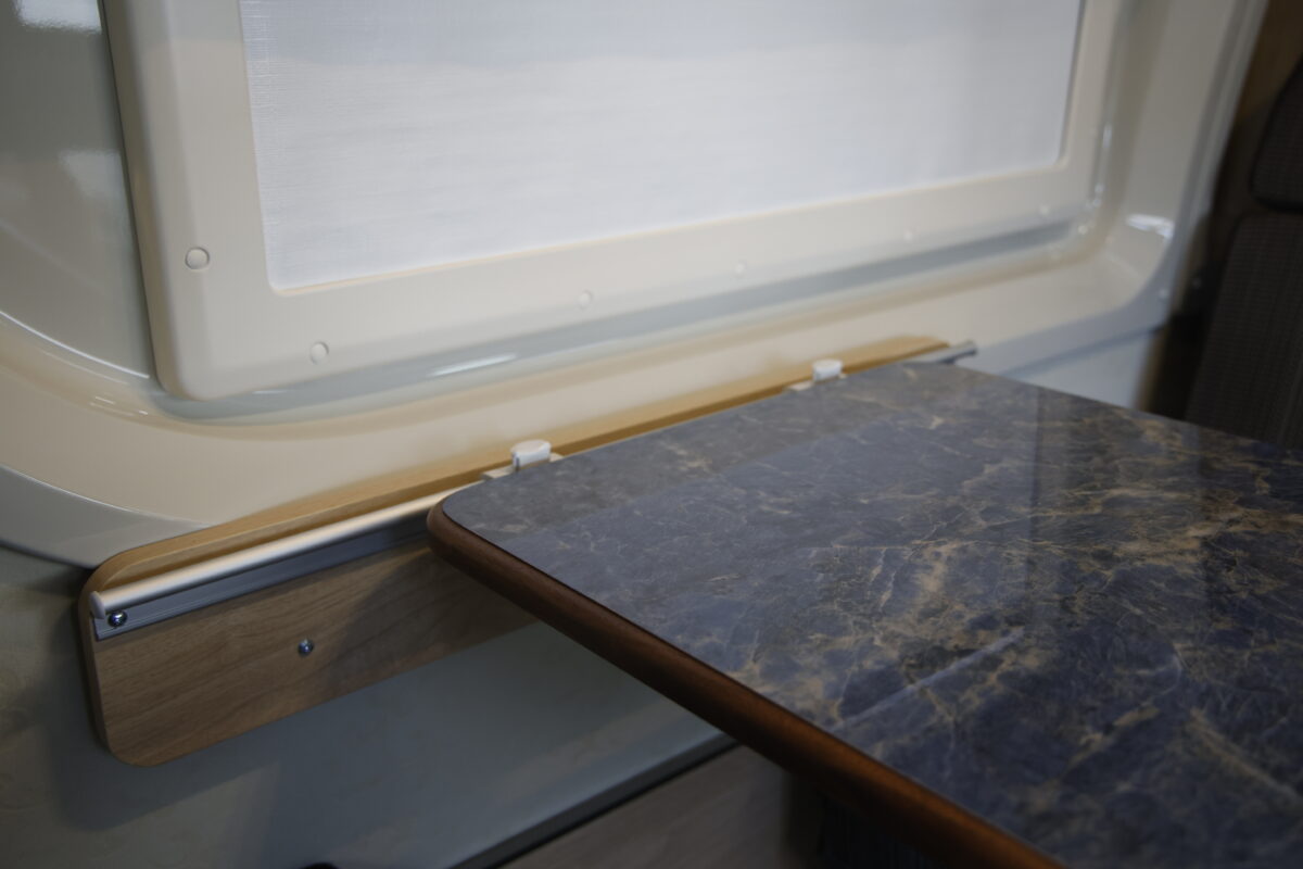 前後スライドリビングテーブル