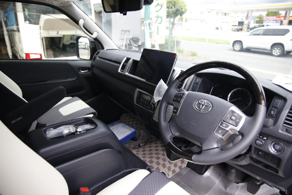 HOROU 黒 運転席