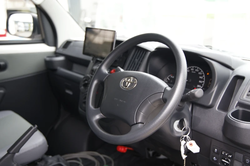 BASHA TALL 運転席